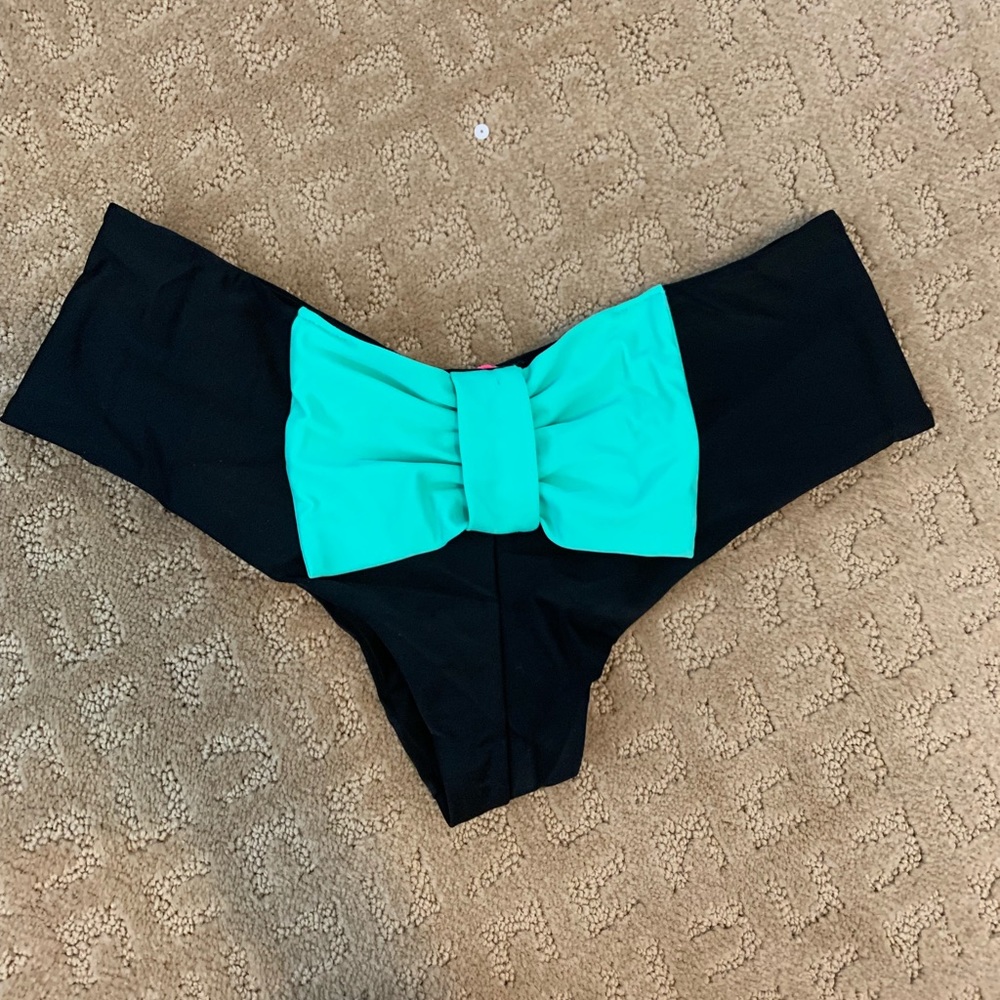 NWOT Lolli bow bottoms in black and aqua green